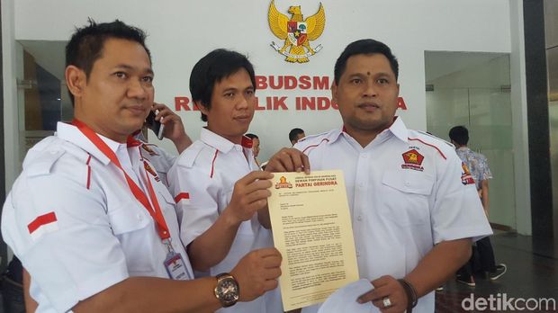 Lembaga Advokasi Hukum Indonesia Raya DPP Partai Gerindra melaporkan Menteri Dalam Negeri Tjahjo Kumolo ke Ombudsman, Jumat (9/2/2018)