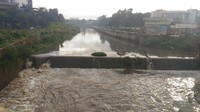 Kanal Banjir Timur di Jalan Kebon Nanas, Jakarta Timur, ini akan terus mengalir menuju laut. Jadi air dari Sungai Ciliwung tak perlu mengalir terus melewati tengah kota dan bikin banjir di mana-mana, karena sekitar 60 meter kubik per detik airnya bisa dilarikan via Kanal Banjir Timur ini. (Samsudduha Wildansyah/detikcom)