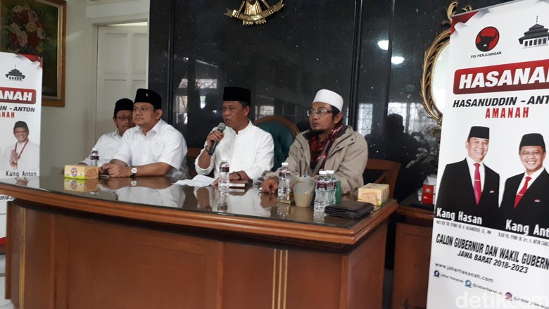 TB Hasanuddin-Anton Janji Alokasikan Rp 1 Triliun untuk Ponpes TB Hasanuddin-Anton Janji Alokasikan Rp 1 Triliun untuk Ponpes
