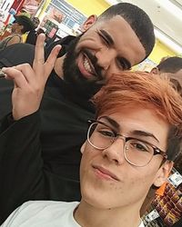Wih! Drake Belanjakan Pengunjung di Supermarket hingga Rp 682 Juta