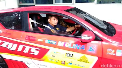 Menteri Jonan Jajal Mobil Listrik ITS