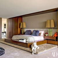 Di sini tempat Jennifer dan Justin paling sering menghabiskan waktu bersama. Apalagi selain kamar tidur utama. Sangat lapang dan nyaman untuk berduaan. Foto: Dok. Architectural Digest