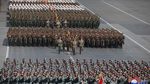 Foto: Kim Jong Un Bertopi Fedora Saat Nonton Parade Militer Korut