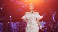 Ada juga Rita Sugiarto yang pernah disawer oleh H Chiu hingga ratusan juta. Foto: Instagram Rita Sugiarto
