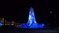 Di waktu malam, patung ini tampak makin cantik (Structural Ice/Facebook) 