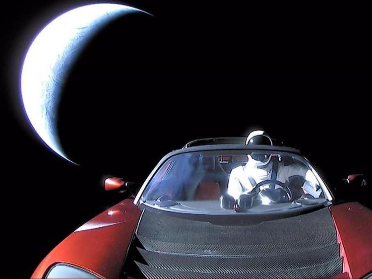 Meme Kocak Starman Naik Tesla Roadster ke Mars