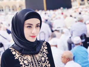 Ifan Seventeen Tulis Kalimat Romantis untuk Kenang Sang Istri