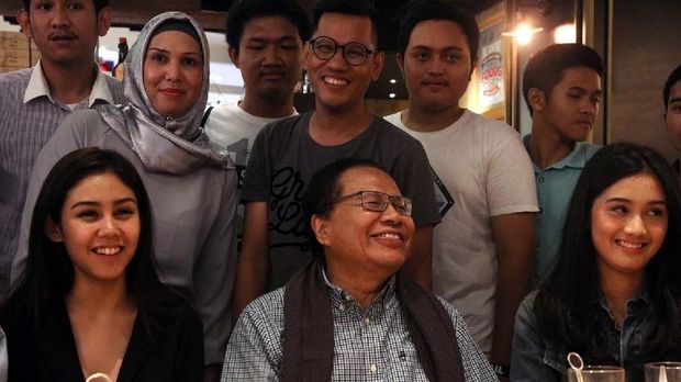 Tak Cuma Milenial, Dilan Juga Disukai Tokoh Indonesia