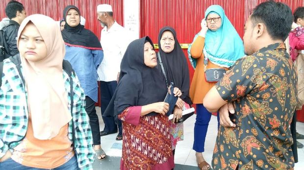 Tak Kunjung Berangkat, Jamaah Umrah Geruduk Kantor Travel di Sumsel