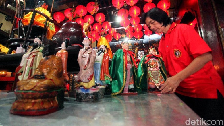 Foto: Potret suasana kegiatan di kelenteng (Lamhot Aritonang/detikFoto) Foto: Potret suasana kegiatan di kelenteng (Lamhot Aritonang/detikFoto)
