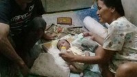 Rosida hampir melahirkan anaknya di pinggir jalan. Warga Grogol yang mengetahui hal ini kemudian membawanya ke RS Ibnu Sina, Grogol, Jakbar. Putra Rosida lahir dengan sehat dan normal.