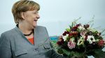 So Sweet! Saat Kanselir Jerman Terima Bunga Valentine