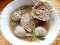 Bakso Tigan: Ah Sedap! Dingin-dingin Makan Bakso Granat dan Sumsum Berkuah Hangat