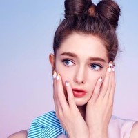 Wajahnya yang imut dan tubuhnya yang ramping inilah membuat Savanna sering dikira boneka. Foto: Instagram