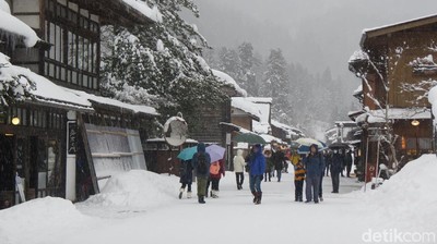 Foto: Shirakawa-go, Desa Bersalju Paling Terkenal di Jepang