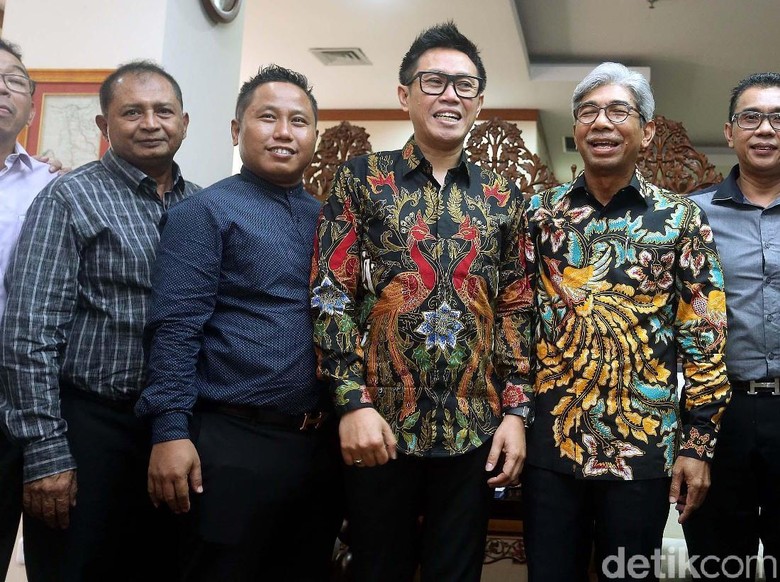 Dua Pelawak Ditahan di Hongkong, Eko Patrio Minta Segera Dibebaskan Dua Pelawak Ditahan di Hongkong, Eko Patrio Minta Segera Dibebaskan