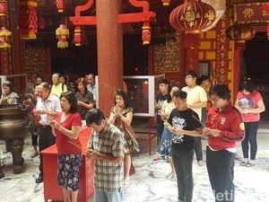 Ibadah Mengantar Dewa ke Langit Digelar Klenteng Eng An Kiong