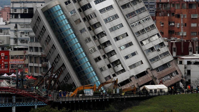 Gempa Taiwan: TV Beterbangan, Lantai Enam Apartemen Jadi Lantai Satu Gempa Taiwan: TV Beterbangan, Lantai Enam Apartemen Jadi Lantai Satu