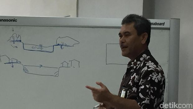  Kepala Balai Besar Wilayah Sungai Ciliwung Cisadane (BBWSCC) Jarot Widyoko