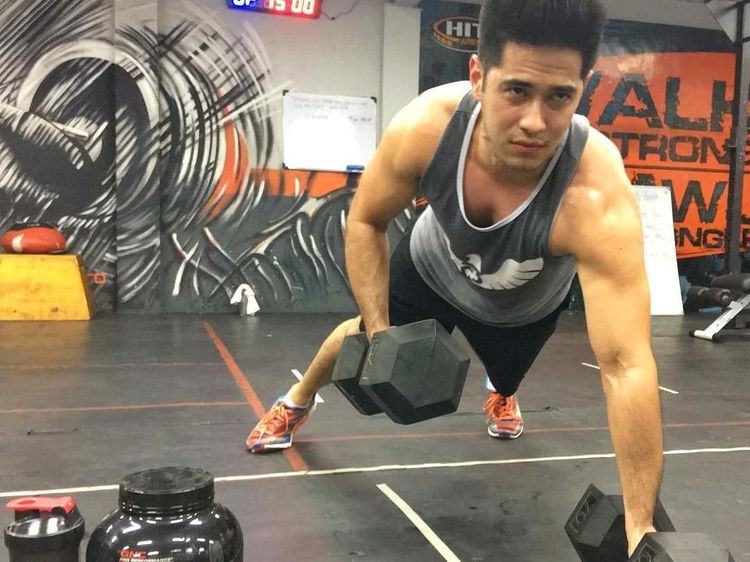 Potret Koki Ganteng Jose Sarasola, Pacar Miyabi yang Bertubuh Atletis
