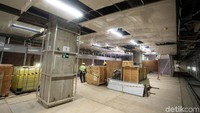 Stasiun Senayan memiliki panjang 200 meter dan lebar sekitar 30 meter.