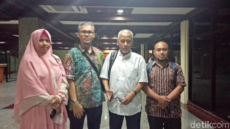 Jadi Tersangka Soal Tulisan PPP, Ini Respons Asyari Usman Jadi Tersangka Soal Tulisan PPP, Ini Respons Asyari Usman
