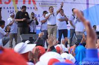 Sudrajat Bareng Rachel Maryam Gelar Jalan Sehat