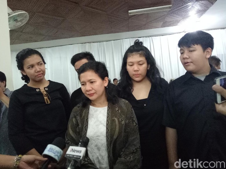 Foto: Keluarga Advent Bangun (Veynindia Esaloni Pardede/detikHOT) Foto: Keluarga Advent Bangun (Veynindia Esaloni Pardede/detikHOT)