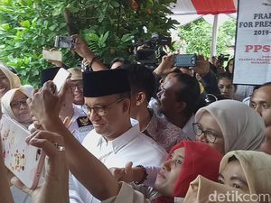 Ditanya Prabowo soal Mahar, Anies Geleng-geleng