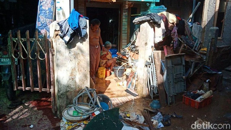 Curhat Warga Kampung Pulo Usai Rumahnya Diterjang Banjir Curhat Warga Kampung Pulo Usai Rumahnya Diterjang Banjir