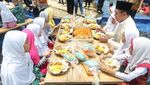 Begini Gaya Ridwan Kamil Saat Mencicipi Makanan Enak