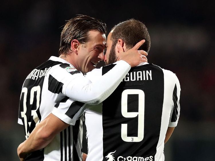 Foto: Bernardeschi-Higuain Menangkan Juventus