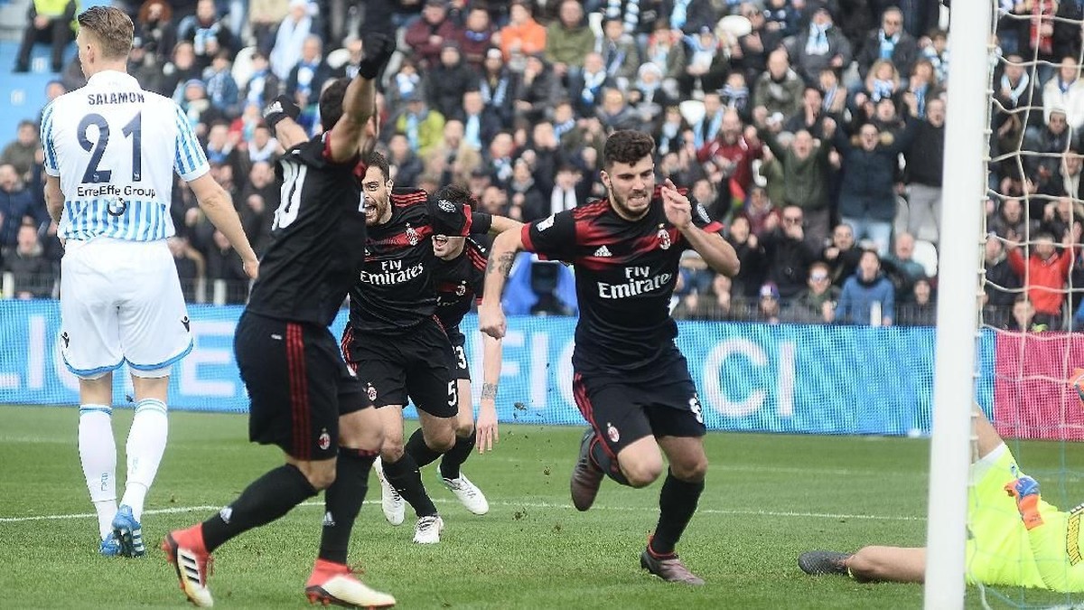 Patrick Cutrone mencetak dua gol untuk AC Milan ke gawang SPAL (Mario Carlini/Iguana Press/Getty Images)