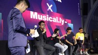 Sebagai youtubers yang sedang digandrungi sekaligus pengguna aplikasi Tik Tok, Ranz Kyle, sang kakak mengungkapkan bahwa ini terjadi secara kebetulan.    Jadi kami telah melakukan ini, seperti membuat video dan konten selama bertahun-tahun. Sekitar 4 tahun yang lalu kami memulainya. Ini kebetulan, waktu saya membuat video lalu tiba-tiba dia (Niana) berkata biarkan aku bergabung, kata Ranz. Foto: Cindy Ika Putri