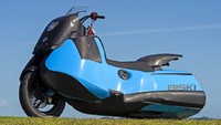 Bicara soal bobot, meski skuter ini terlihat bongsor. Motor ini dijamin bakal ringan hanya mencapai 500 pounds berkat carbon fiber. Foto: Pool