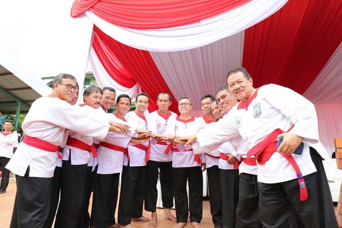 Zulkifli Hasan Dikukuhkan Jadi Keluarga Besar Merpati Putih