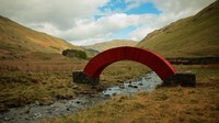 Jembatan itu terbuat dari kertas sebanyak 22.000 lembar yang disebut PapaerBridge. Istimewa/gizmodo.