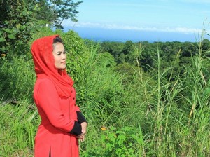 Saat Puti Bercengkrama dengan Alam di Tengah Safarinya ke Jatim
