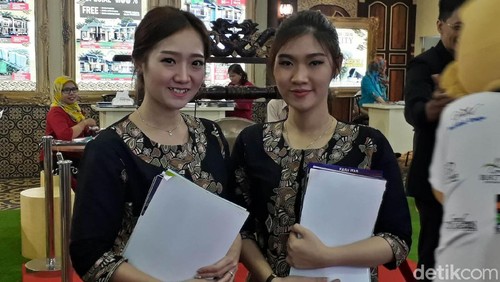 Tak hanya diisi oleh proyek-proyek perumahan, gelaran Indonesia Properti Expo di JCC Senayan juga diisi oleh para Sales Promotion Girl (SPG) cantik.