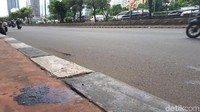 detikcom memantau lokasi kecelakaan di Jalan Gatot Subroto, Jakarta Selatan, Sabtu (10/2/2018) pukul 14.51 WIB. Lokasi kecelakaan tepatnya di jalan di dekat gedung LIPI.
