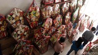 Harga parcel ini bervariasi mulai Rp 120.000-1.500.000.