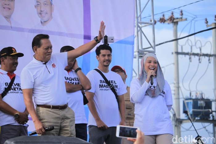 Sudrajat Bareng Rachel Maryam Gelar Jalan Sehat