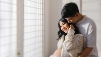 Sementara Jevin Julian juga mengenakan busana berwarna senada. (Foto: dok. Instagram Rinni Wulandari)