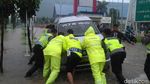 Foto: Jalur Cilegon-Anyer Putus karena Banjir
