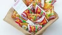Pacar Anda suka makan mie instan? Coba hadiahi buket ini. Selain unik, Anda juga bisa makan mie instan bersama di malam valentine. Romantis tidak melulu harus mahal.  Foto: Istimewa