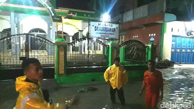 Banjir di Tegal, Jawa Tengah, Jumat (9/2/2018)