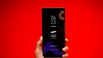 Para atlet tentu senang mendapatkan salah satu smartphone termahal ini. Foto: Cnet
