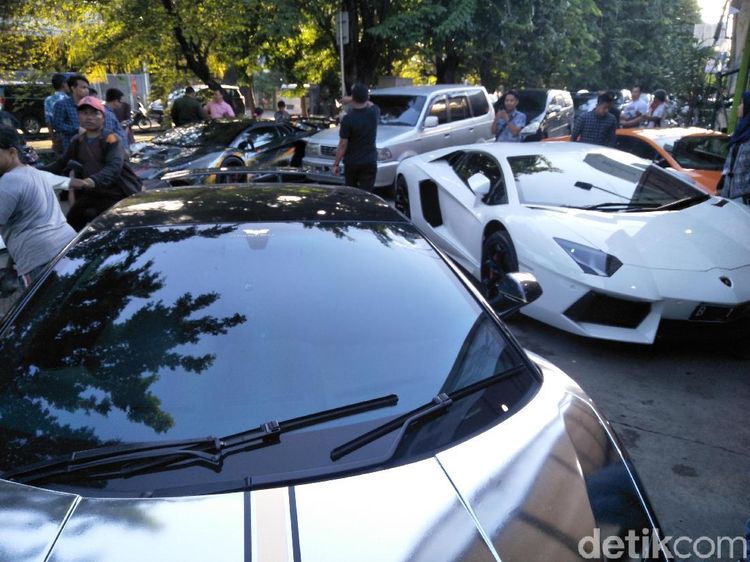 Ketika Hotman Paris, Raffi Ahmad dan Pencinta Lamborghini Ngopi Bareng