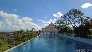 Foto outdoor saat siang dan mengaktifkan HDR. Foto: Adi