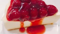 Siapa yang tahan godaan  Strawbery Cheesecake ini. Kebayang creamy teksturnya dengan asam segar strawberry!Foto: Instagram Billy Angel Cake Company